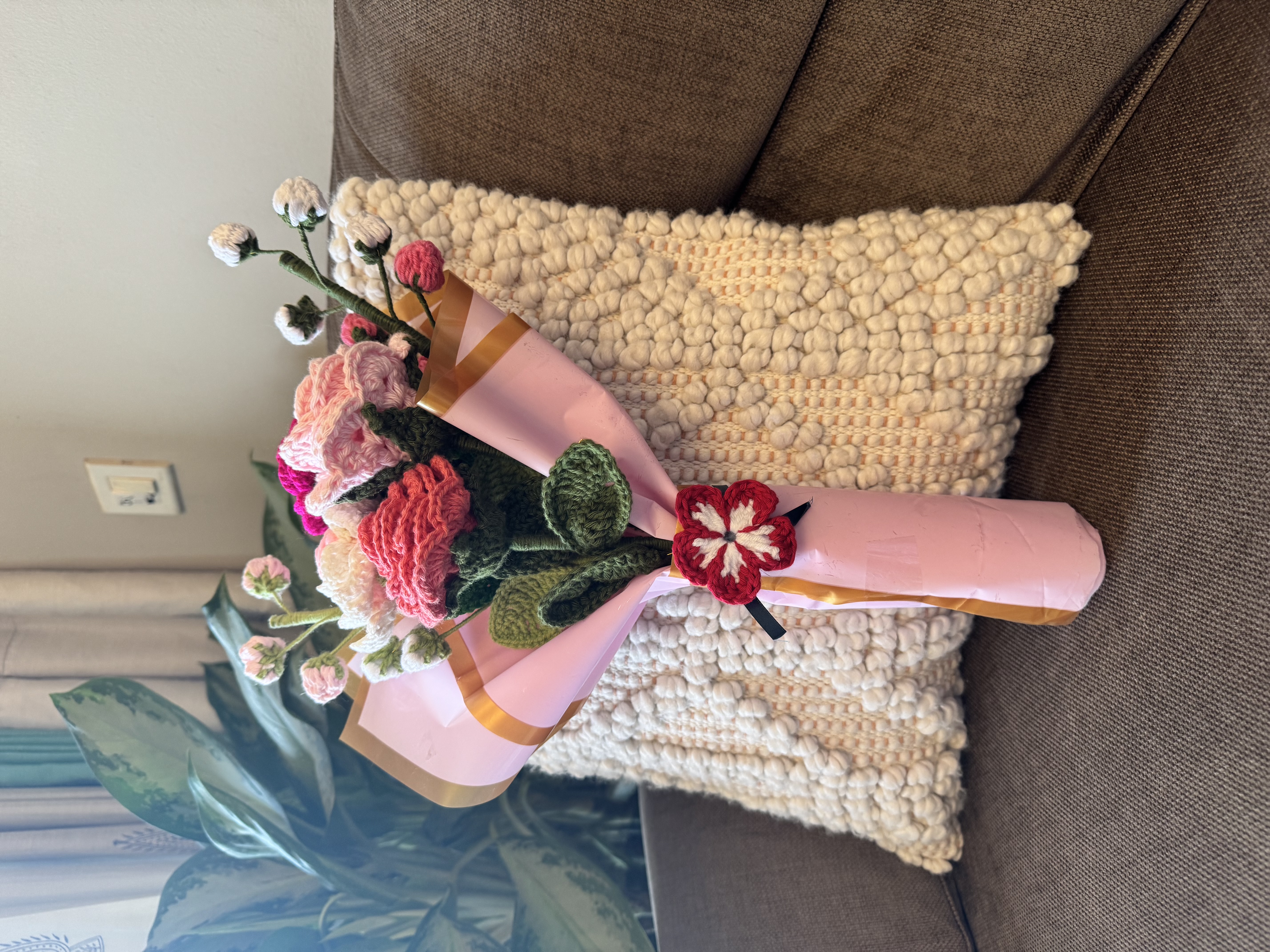 Crochet Rose Bouquet - 5 Flowers + 2 Buds